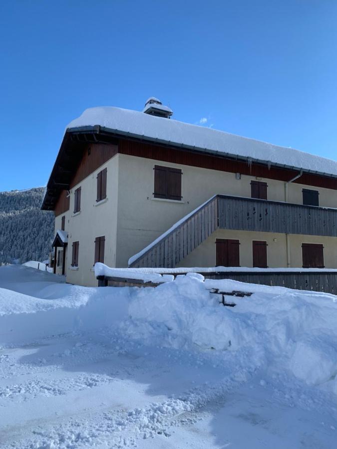 Appartement avec extérieur La Giettaz domaine skiable Megeve Combloux La Giettaz navette gratuite et télésiège à 2km Extérieur photo
